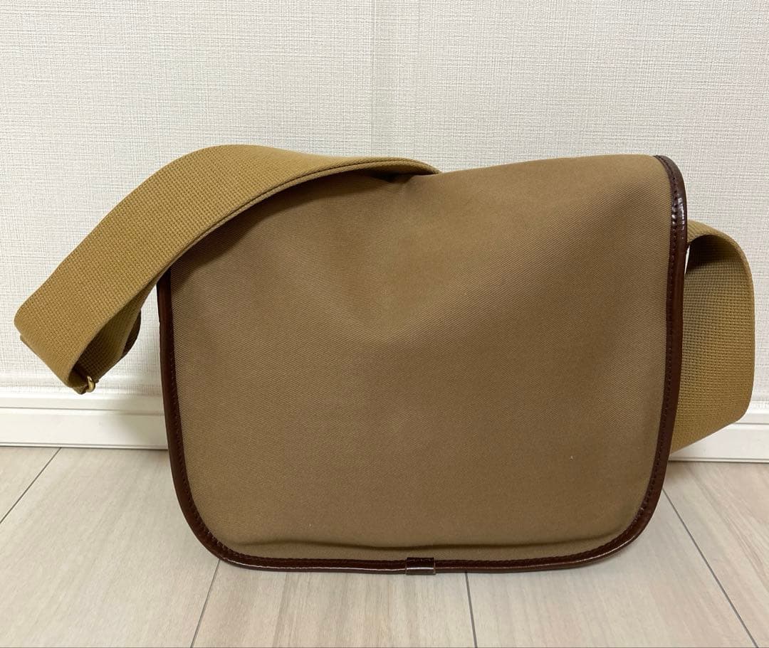 Brady ブレディ ショルダーバッグ斜めがけ 肩掛け キャンバス