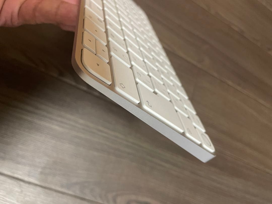 ホワイト薄型ワイヤレスキーボード本体 2449