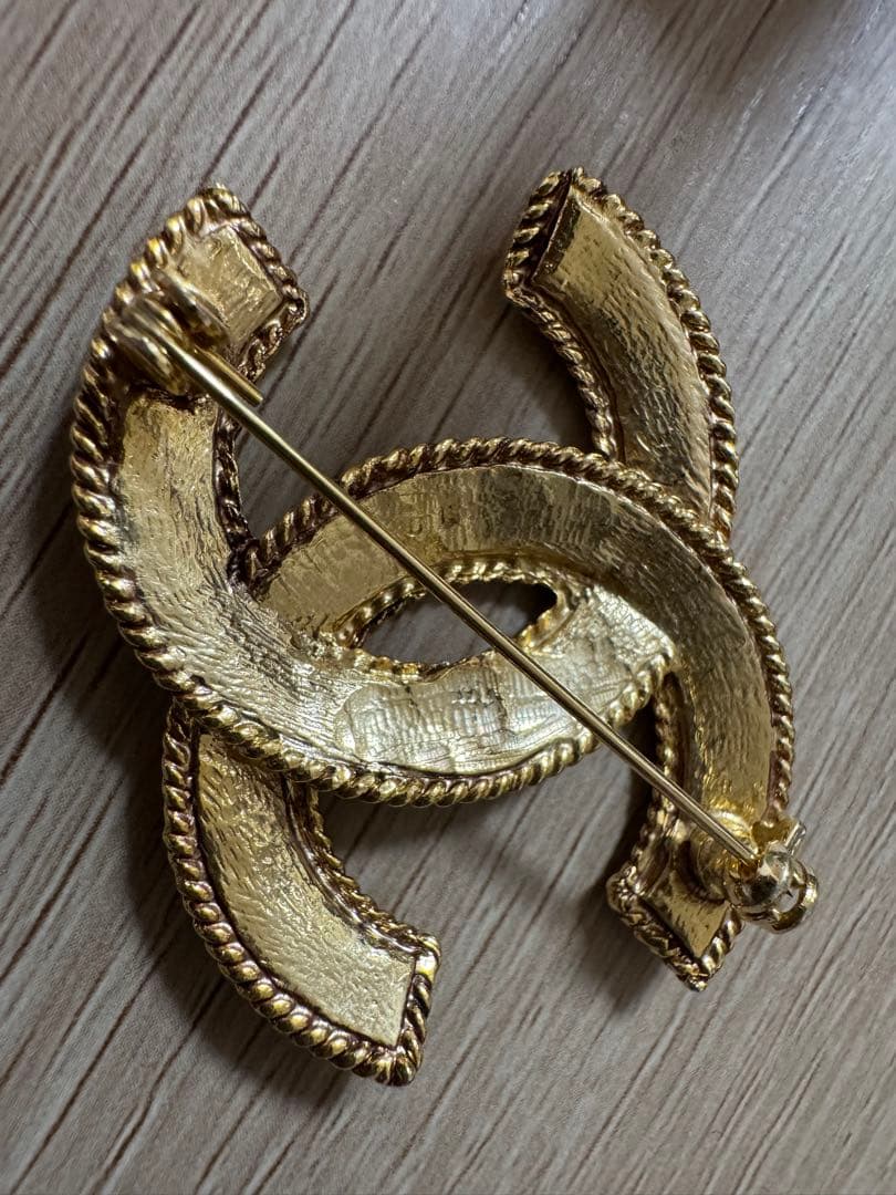 CHANEL ゴールド ブローチ