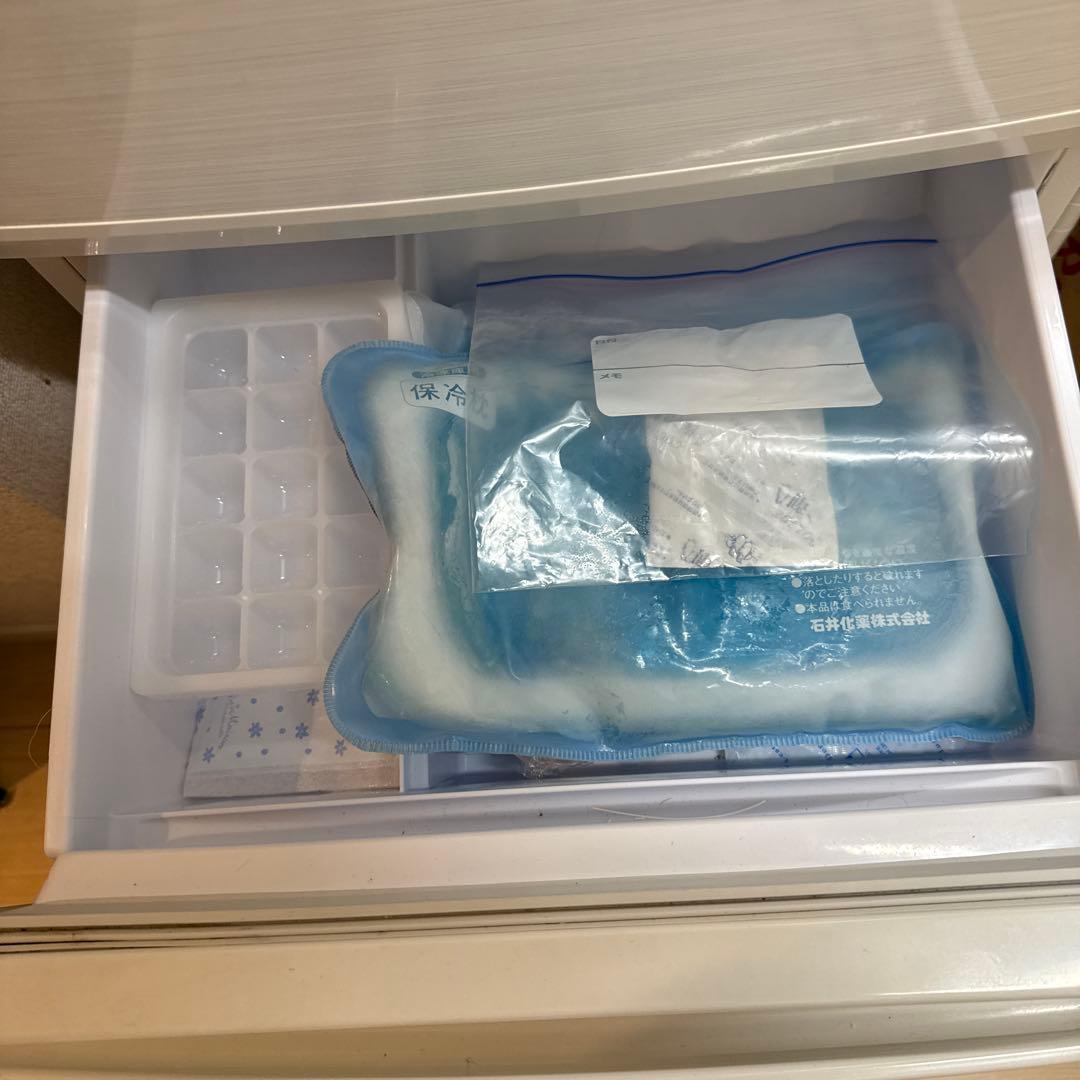 【匿名配送3/4まで】シャープ ノンフロン冷凍冷蔵庫137L　SJ-D14E-W