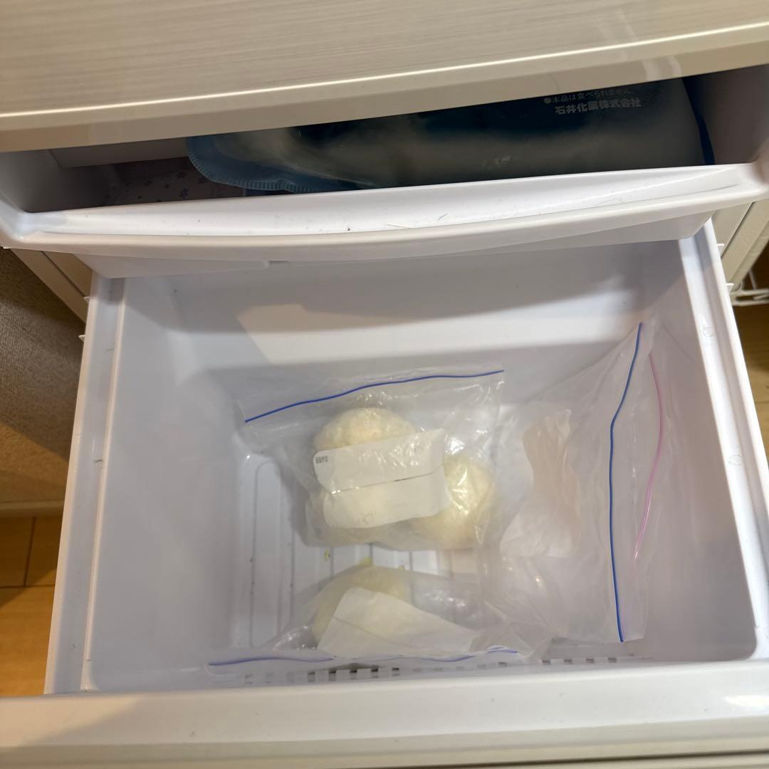 【匿名配送3/4まで】シャープ ノンフロン冷凍冷蔵庫137L　SJ-D14E-W