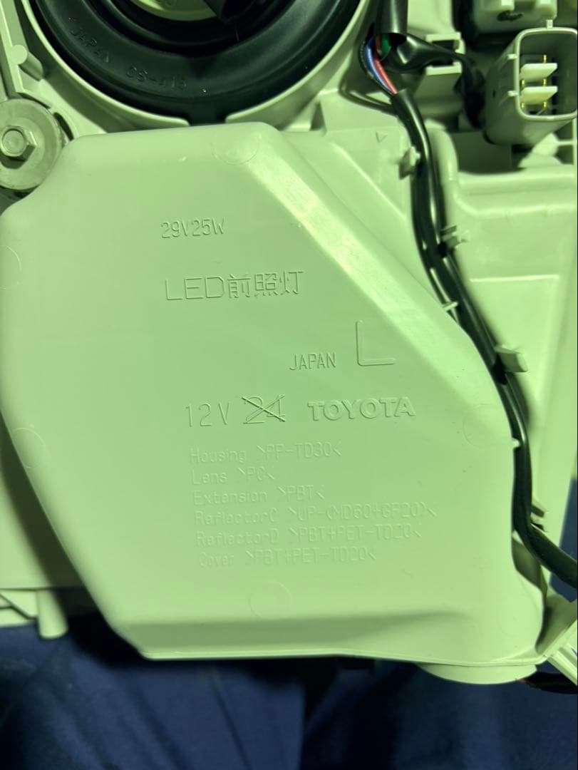 フ*シ様 ハイエース　トヨタ純正　マットブラック加工　ヘッドライト　業者施工品