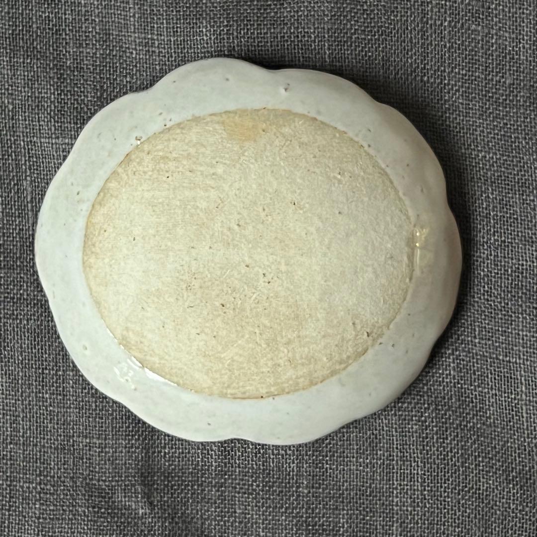 鹿児島睦さん　輪花楕円の小皿②