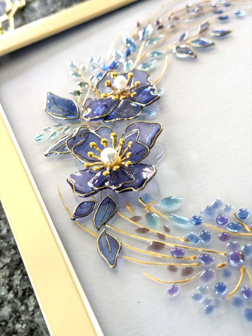 ワイヤーレジンアート『青い花のリース』壁掛け　オマケ台紙付き　ステンドグラス風