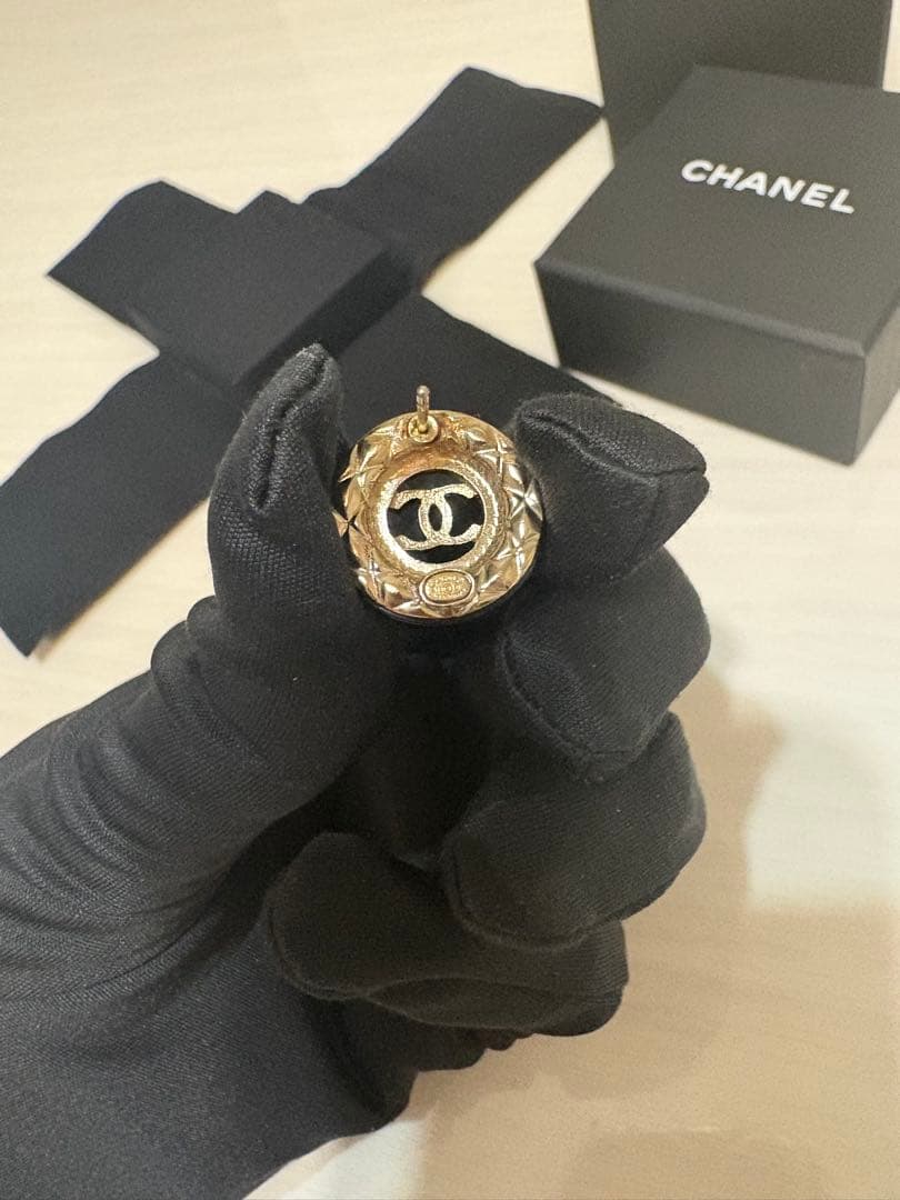 【お値下げ】CHANEL ロゴ入りゴールドピアス
