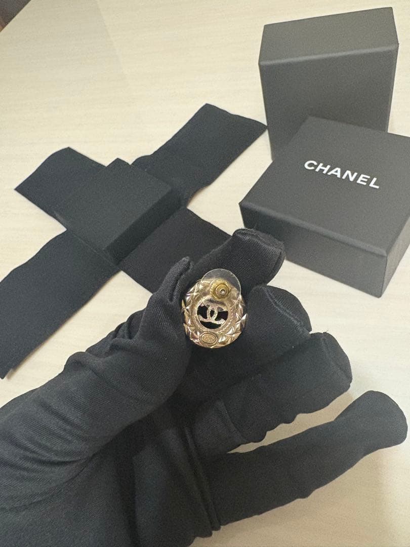 【お値下げ】CHANEL ロゴ入りゴールドピアス