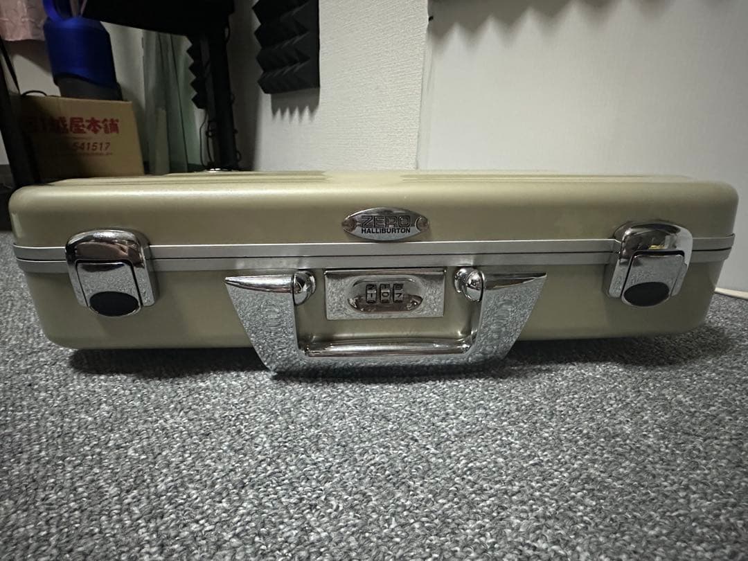 ゼロハリバートン A4サイズ シャンパンゴールド