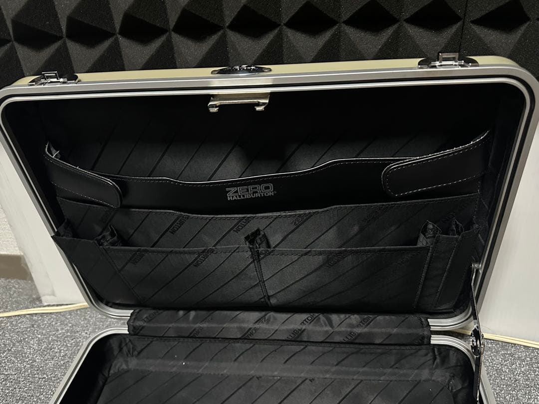 ゼロハリバートン A4サイズ シャンパンゴールド