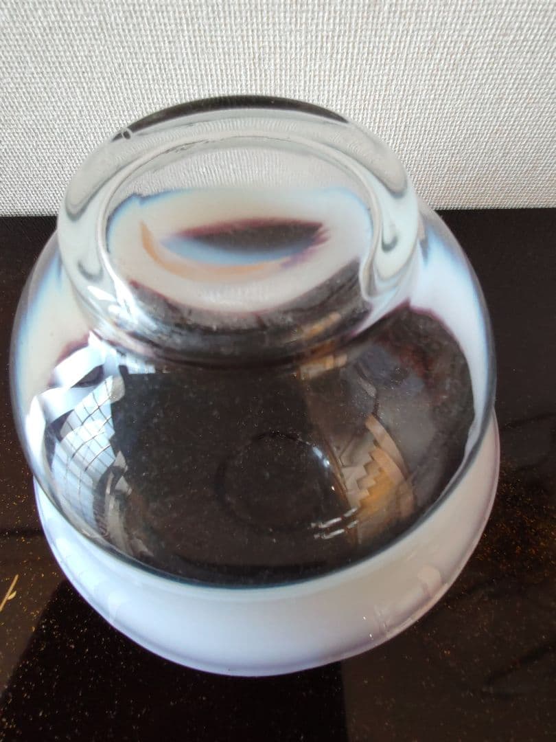 甲*】様 赤べり乳白暈し中鉢と受け皿