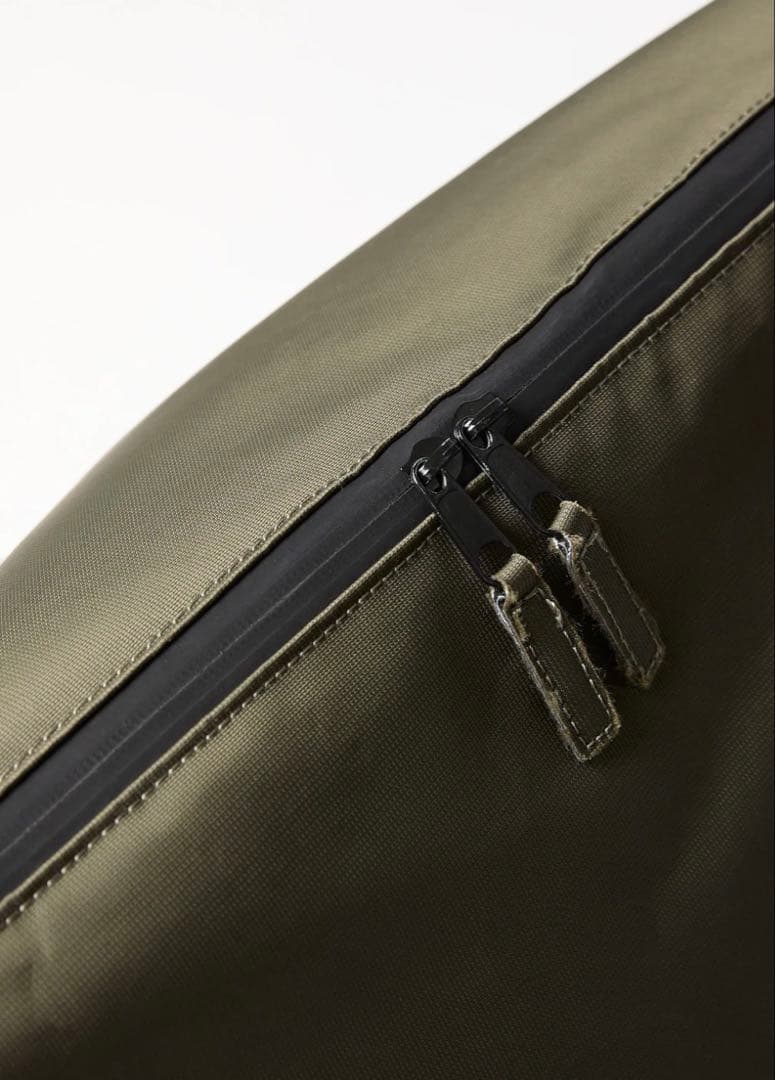 meltum ナイロンメッセンジャーバック（KHAKI GREY）