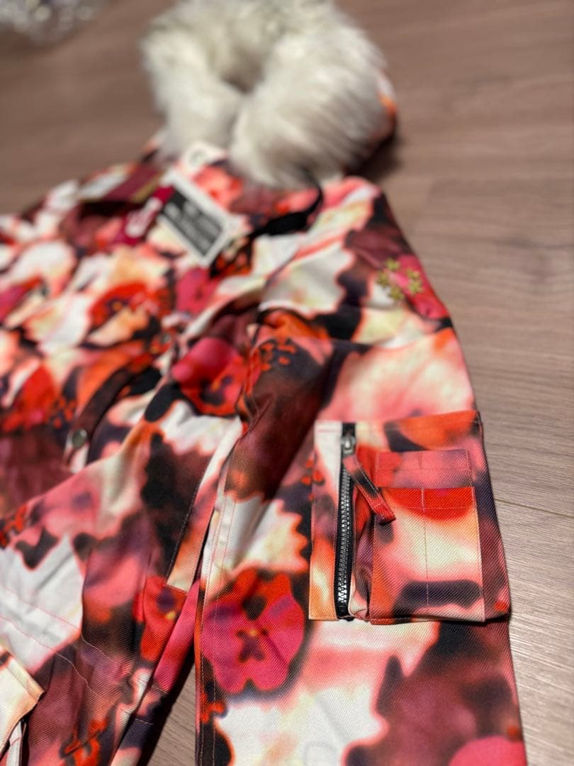 3万円　新品　フラワーパターン スノーボードウェア Mサイズ