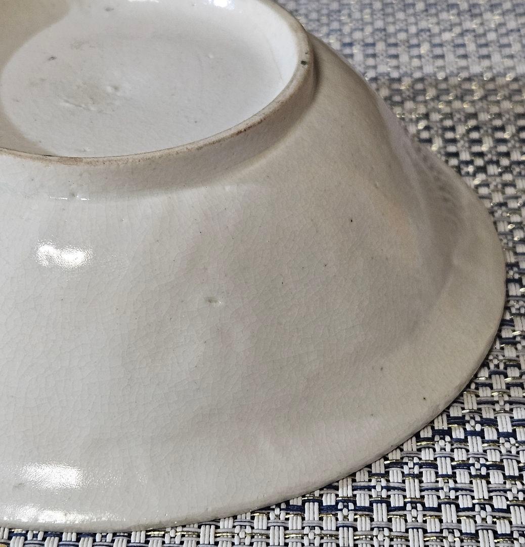 江戸時代前期　古九谷　陽刻浮彫　如意頭文様　四彩色　山水図　深皿　径13.9cm