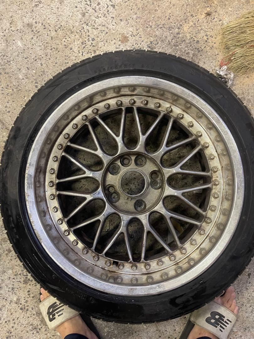 17インチメーカー不明 たぶん9j225 45 17 バリ山2本です。