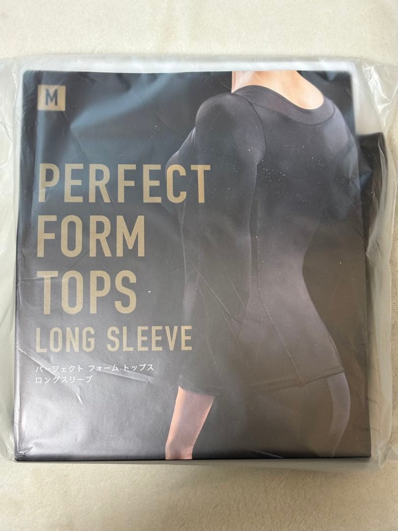 新品・未開封【リントスル】トップスMサイズとソックス2点のセット