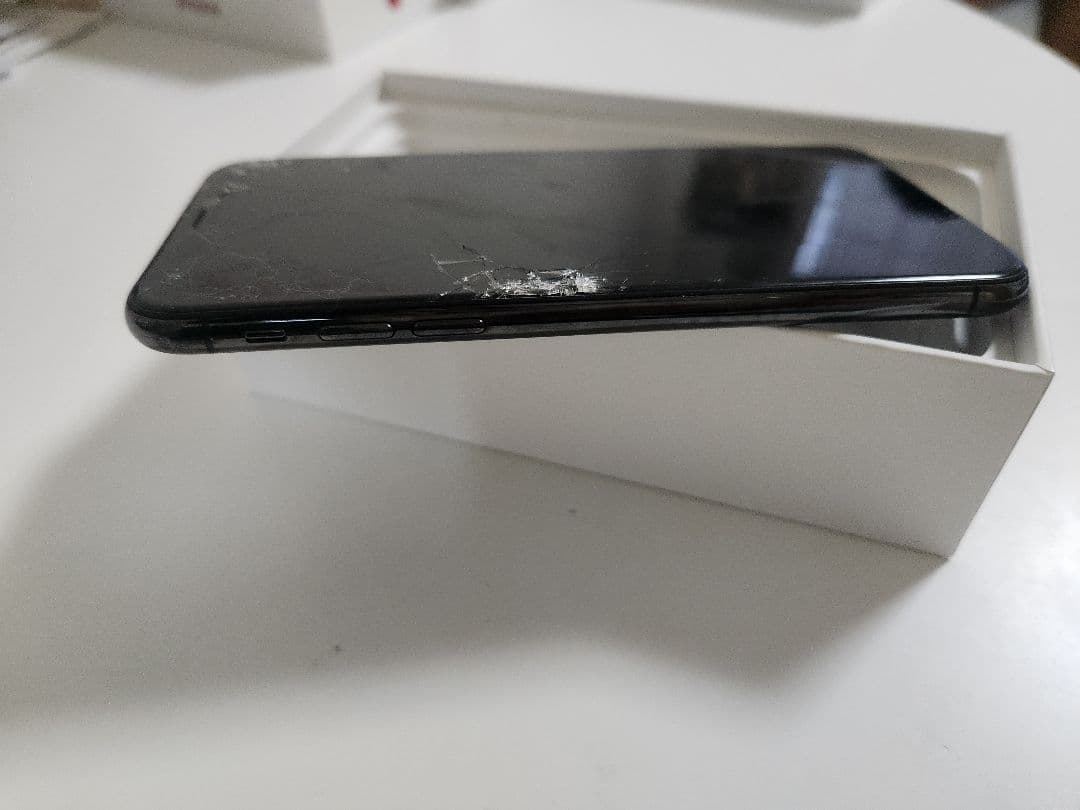 iphone xs　256g　画面割れ　SIMフリー　利用制限なし