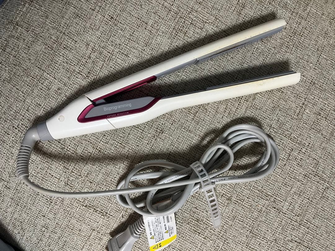 ヘアビューロン リュミエリーナ ストレートアイロン ホワイト/レッド