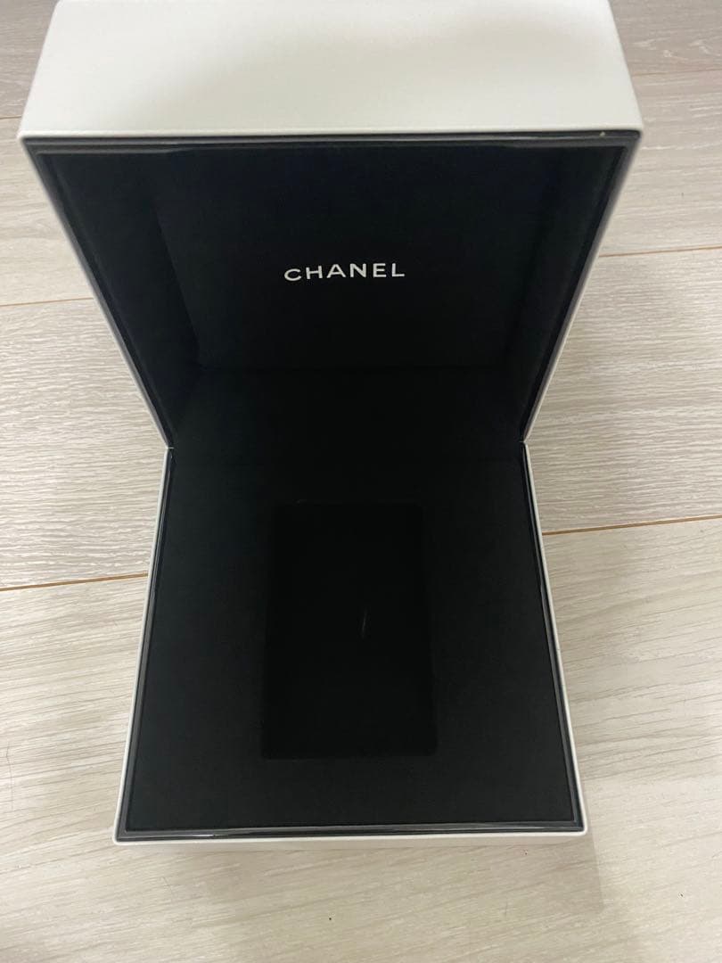 CHANEL 時計の空箱と説明書のみ