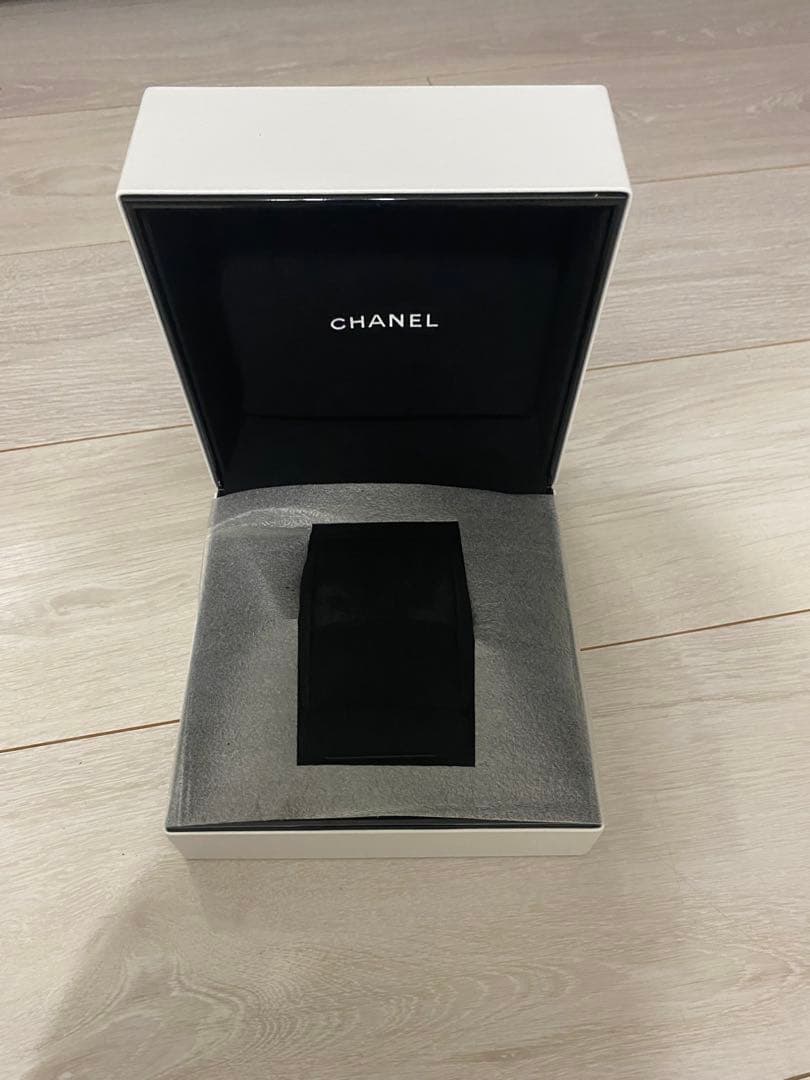 CHANEL 時計の空箱と説明書のみ