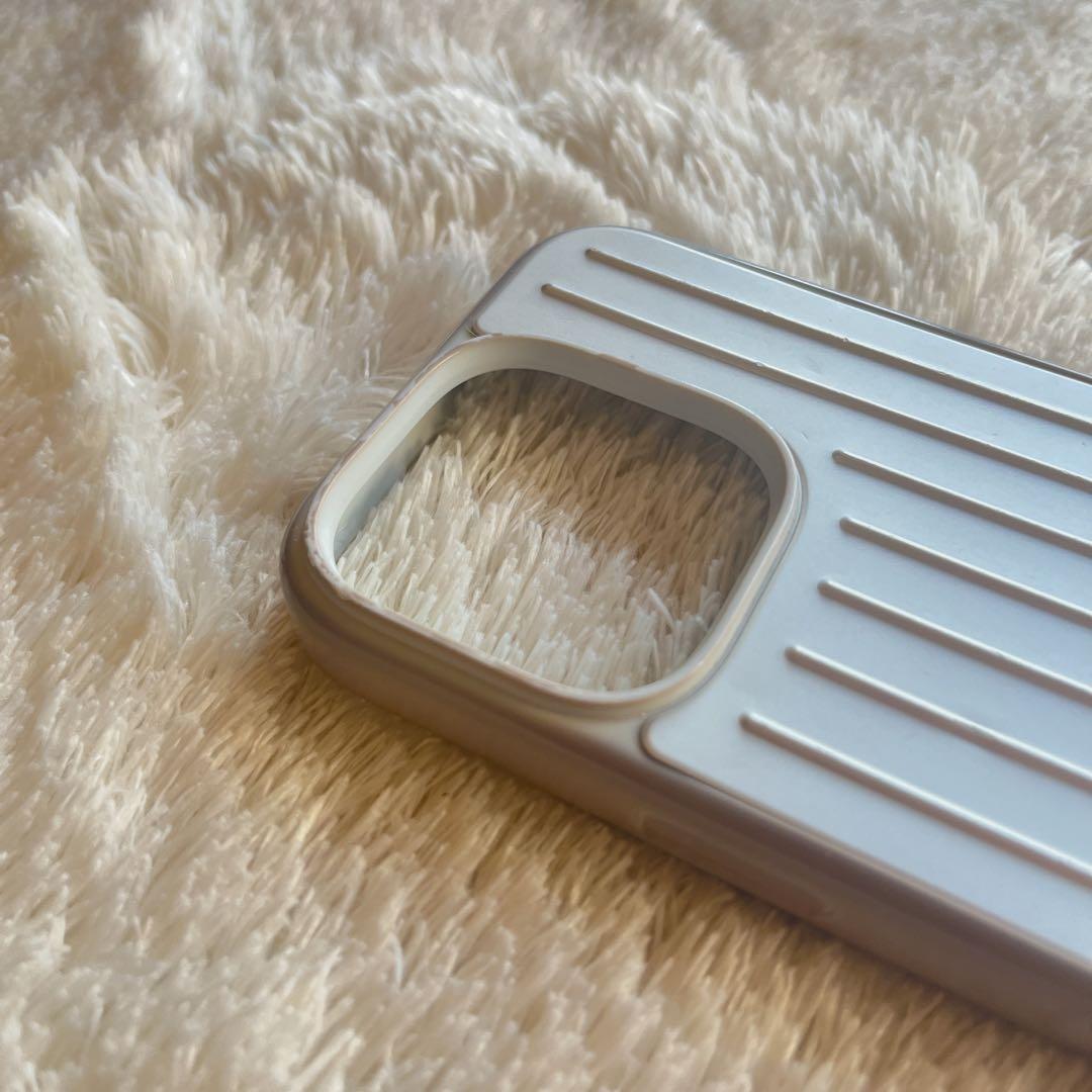 RIMOWA iPhone 16 Pro ケース シルバー　リモワ