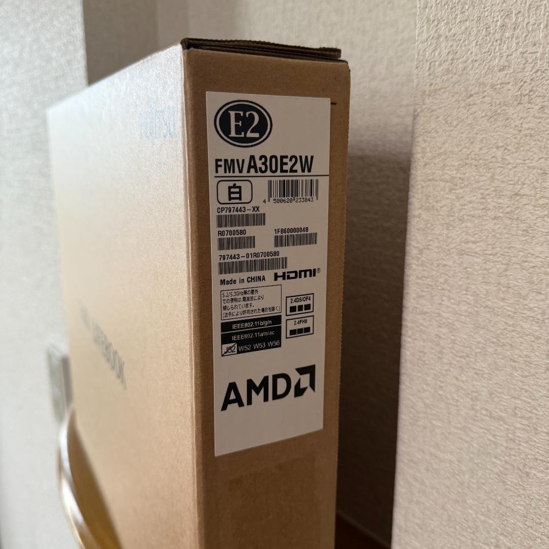 富士通パソコン　FMV LIFEBOOK AH30/E2 FMVA30E2W