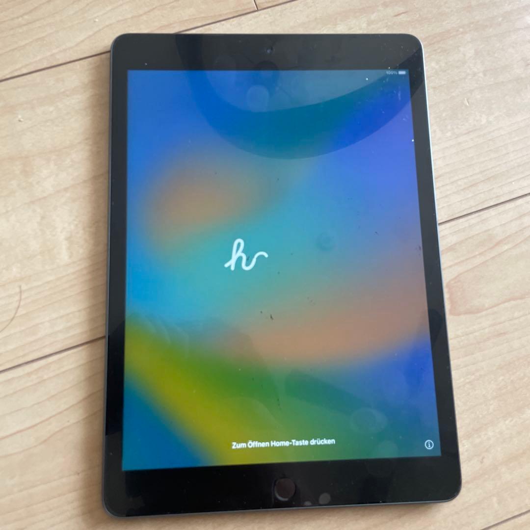 Apple iPad 第8世代　32GB Wi-Fiモデル　ブラック　充電器付き