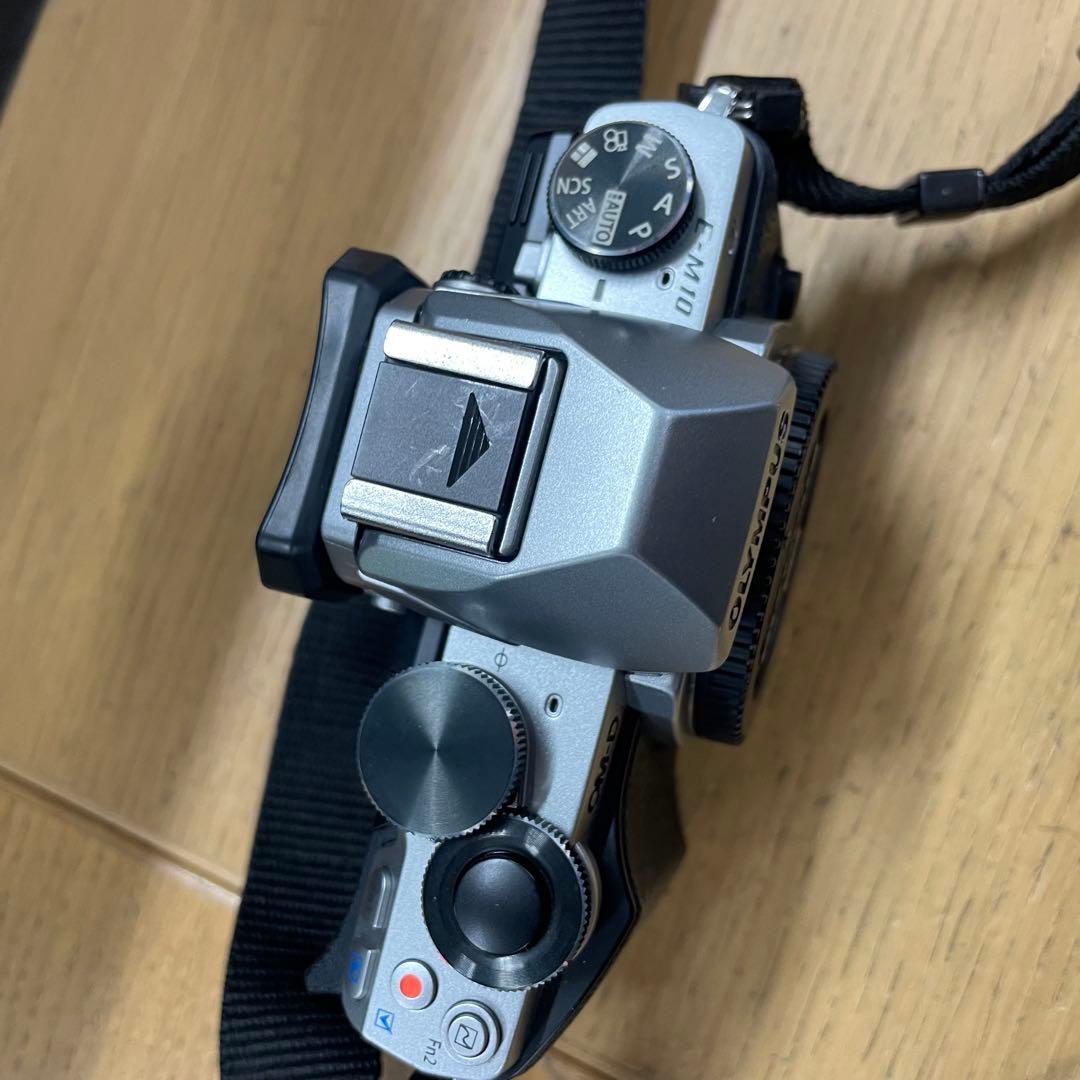 動作品 OLYMPUS OM-D E-M10 ミラーレス一眼