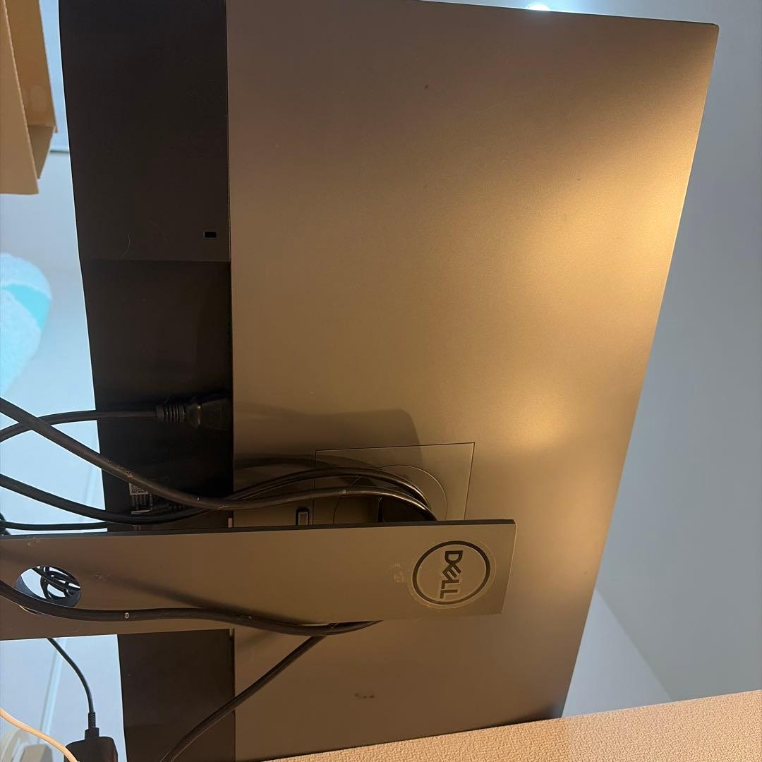 Dell U3219Q 31.5インチ 4K IPSパネル　モニター