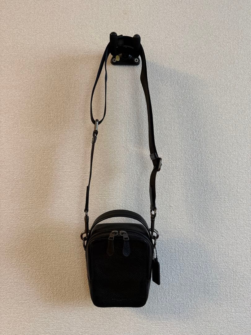 ブラックレザーショルダーバッグ