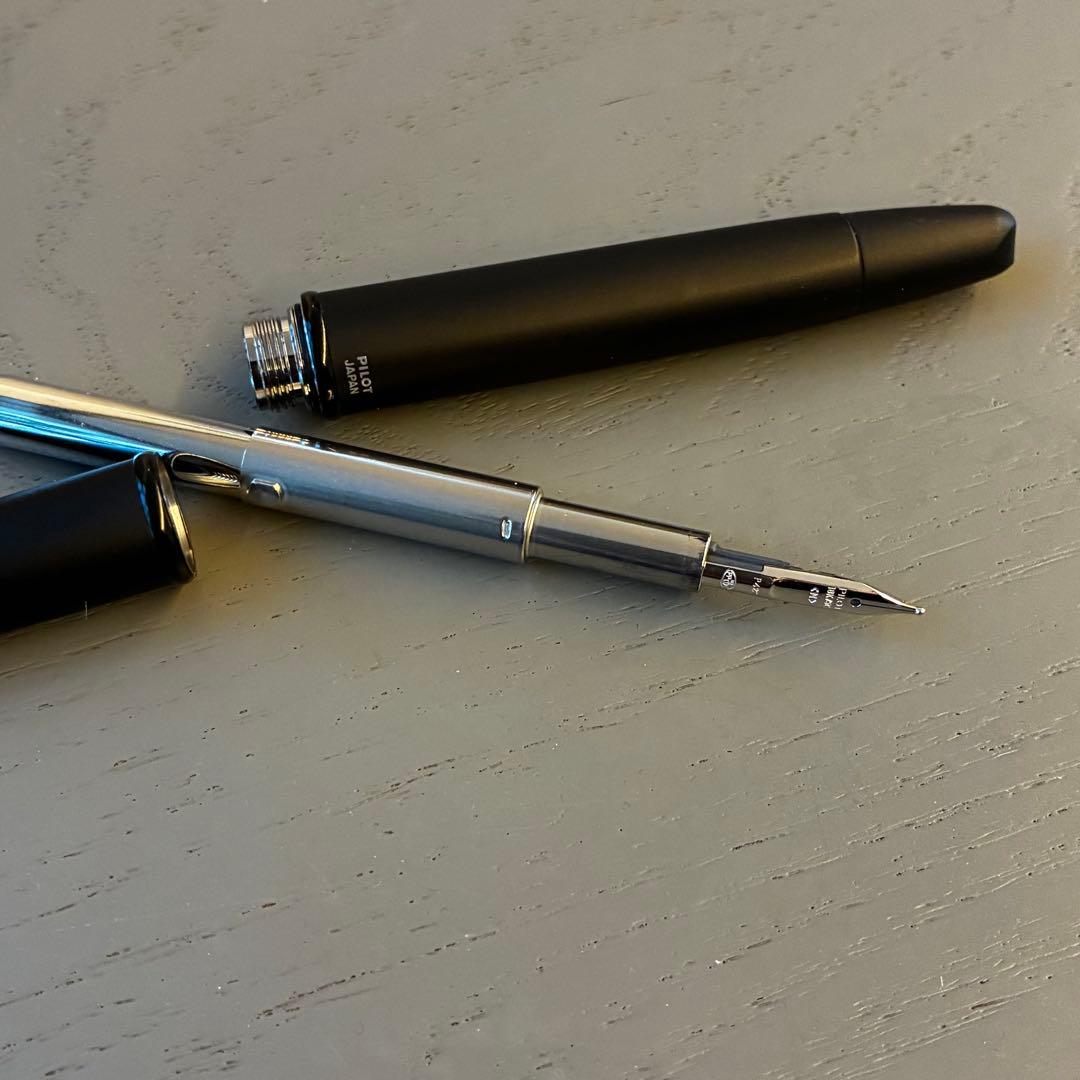 キャップレス マットブラック　M