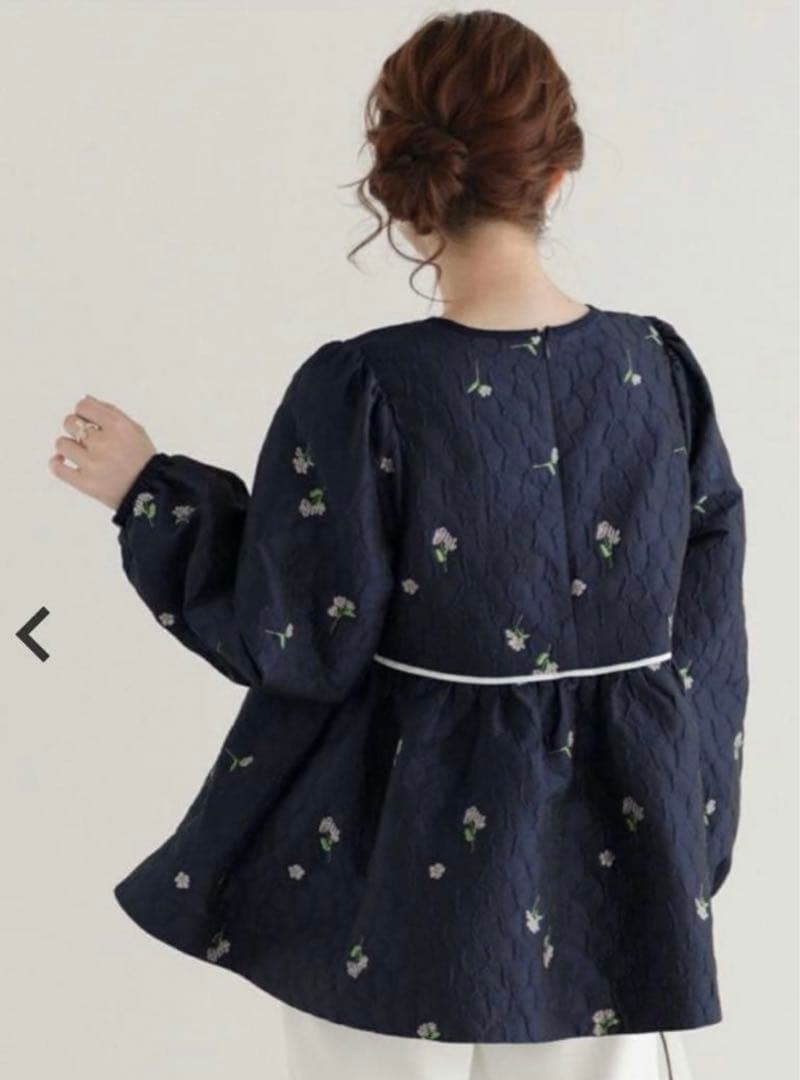 【8日までの最終値下げ】fitmore フラワージャガードペプラムトップス