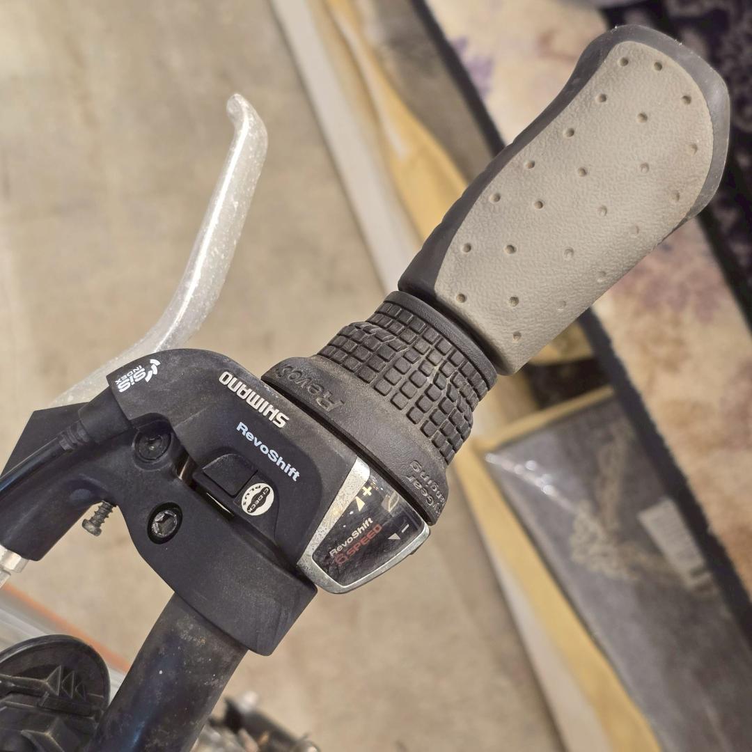 【引取限定】 GRAPHIS グラフィス GR-001G クロスバイク ホワイト