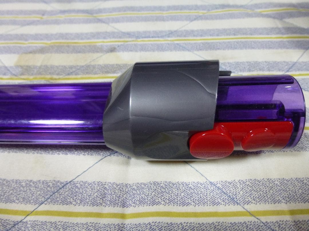 年始の大掃除に　ダイソンSV18　目立つキズ無し　エコ49分　充電スタンド付属