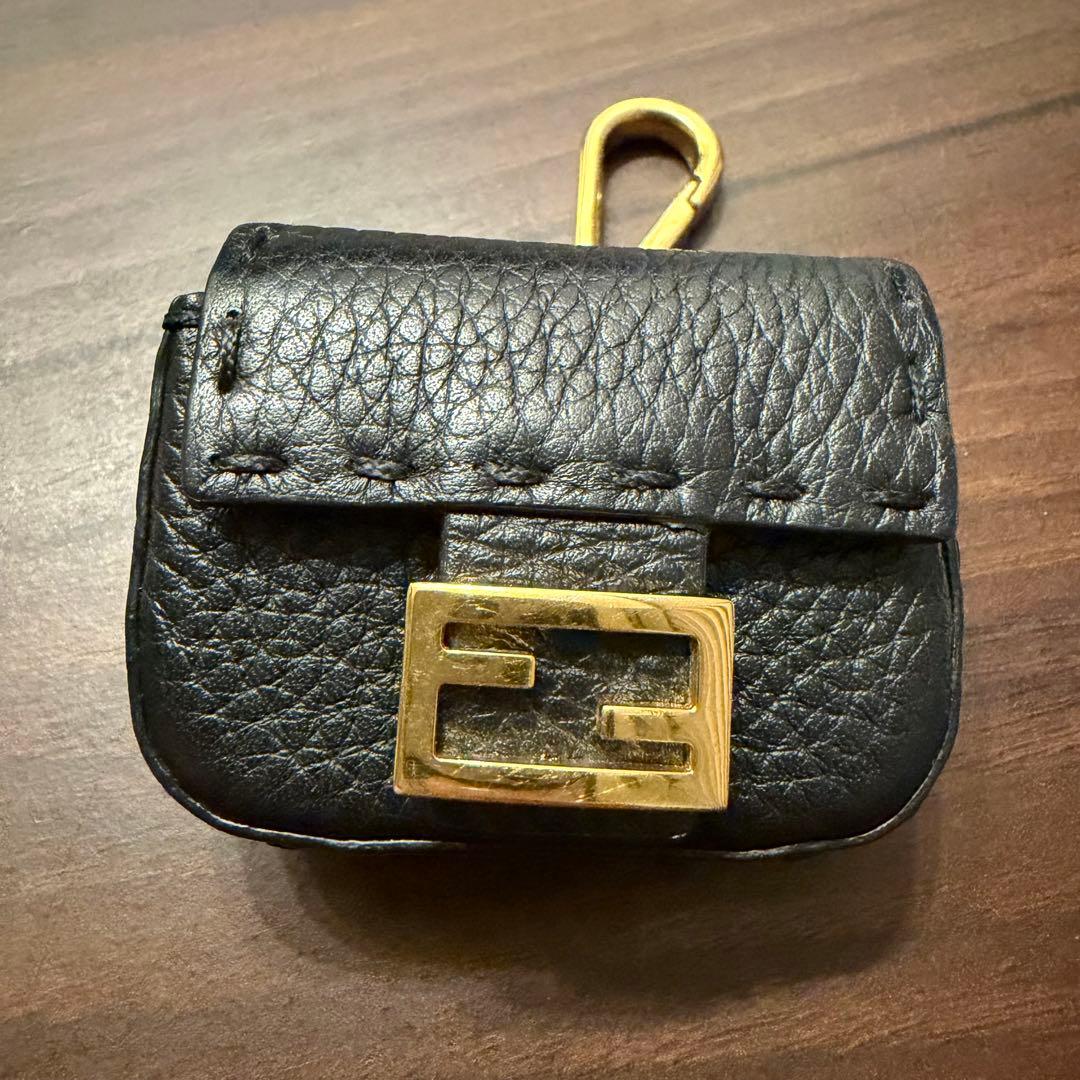 FENDIフェンディ バケットチャーム AirPods イヤホンケース