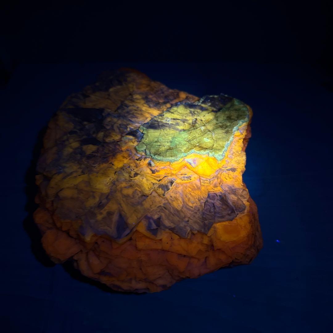 然別オパール 北海道石 蛍光オパール約3200ｇ