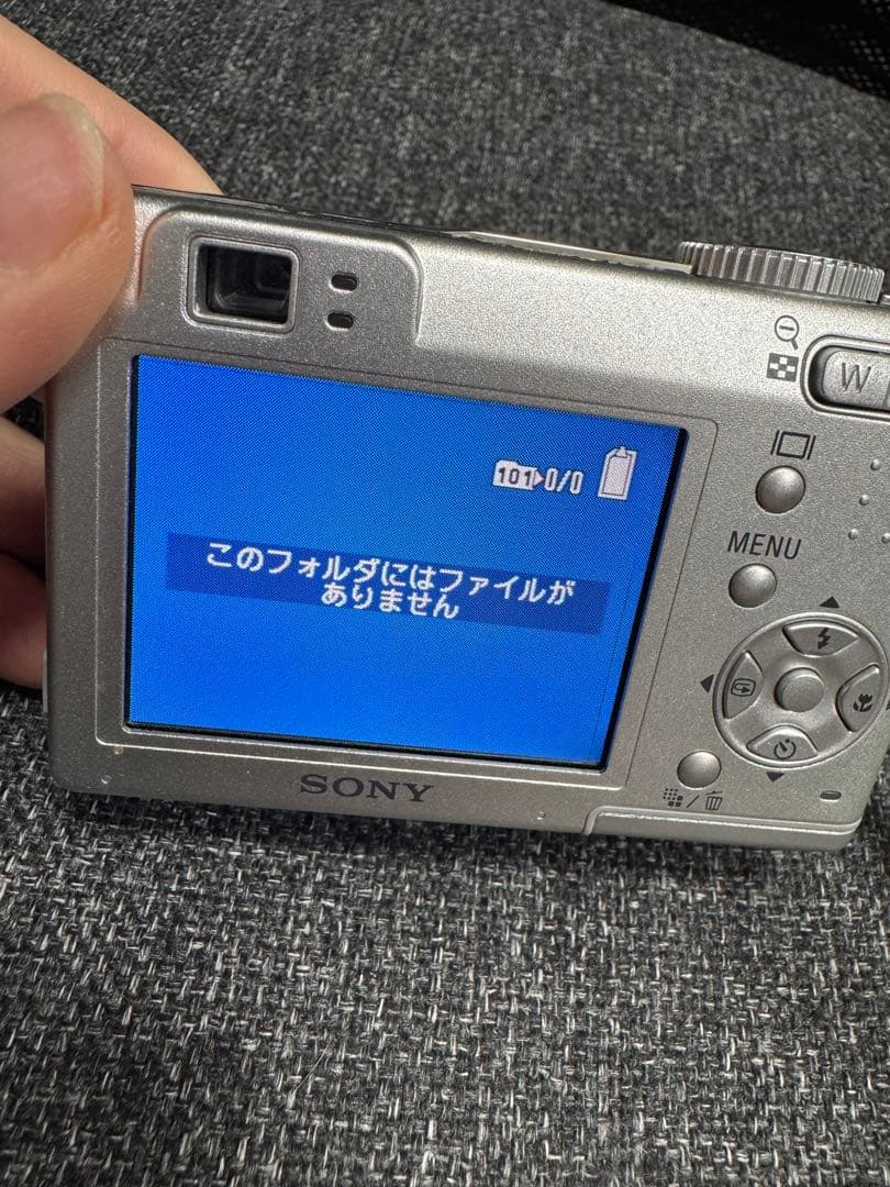 Sony Cyber-shot シルバー 3倍光学ズーム新品電池&メモリカード付