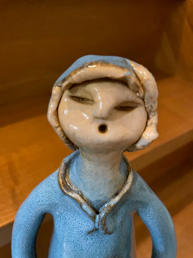 フクロウ　女性　陶器オブジェ　陶人形