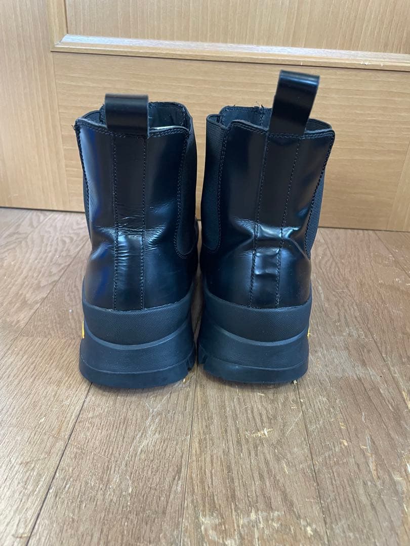ZARA Vibramソール　サイドゴアブーツ