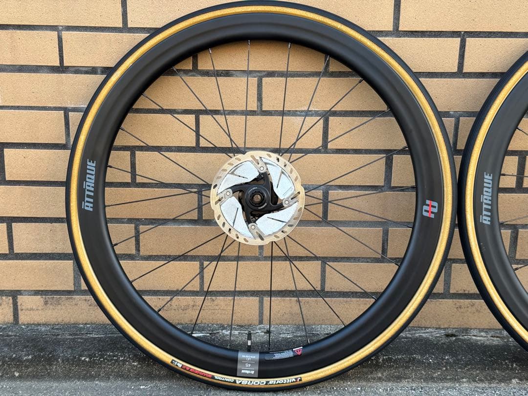 グストアタッキ　カーボンホイールディスク　ロータータイヤセット　ロードバイク