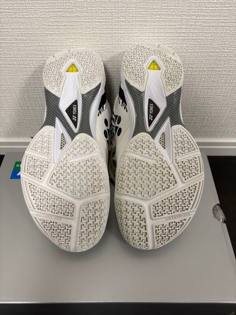 う。ヨネックス バドミントンシューズ パワークッション65Z ホワイト