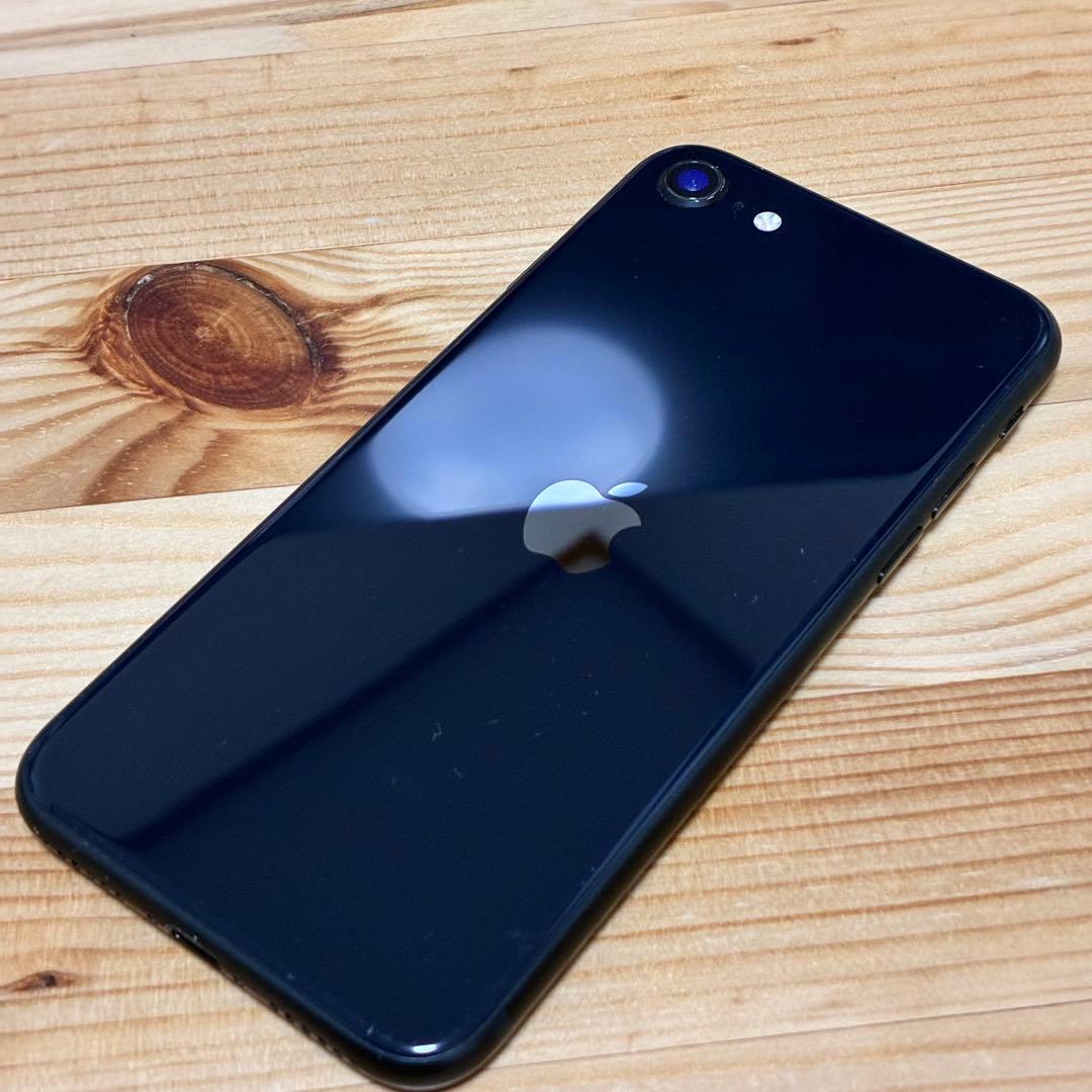 バッテリー新品　iPhoneSE第3世代64GB SIMフリー yy17700e