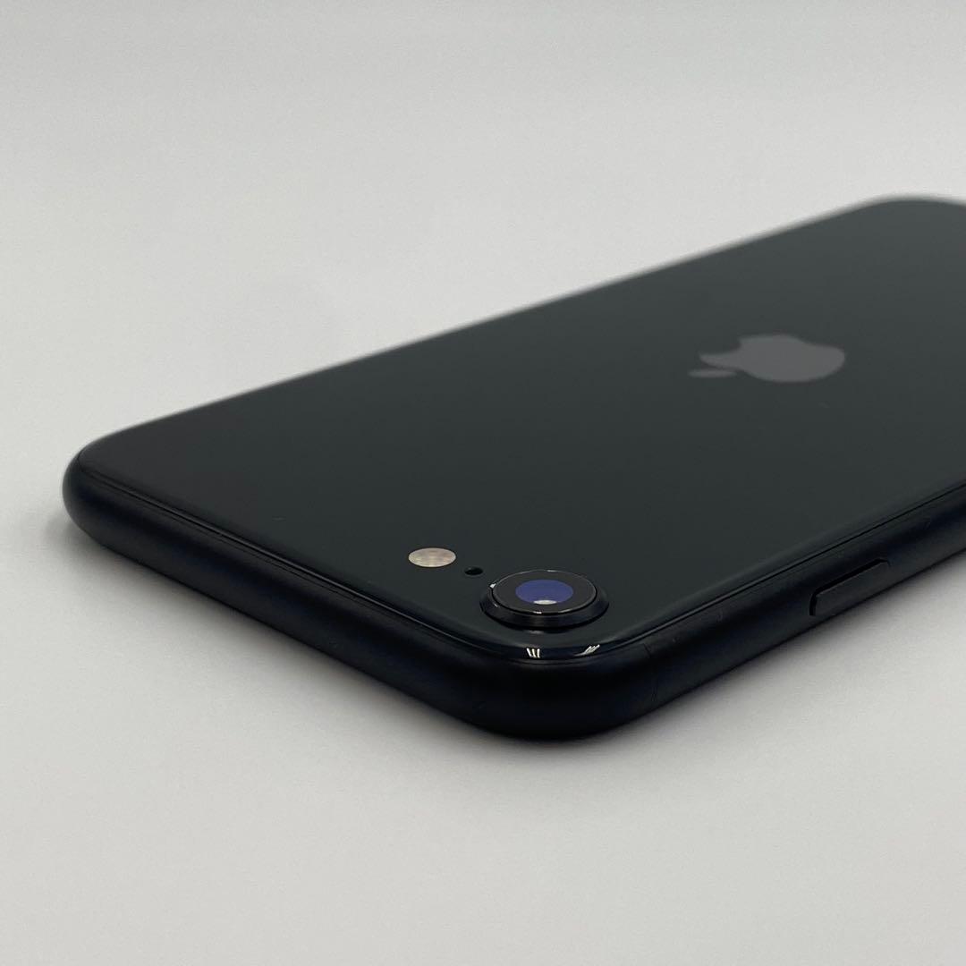 美品 Apple iPhone SE (MX9R2J/A)