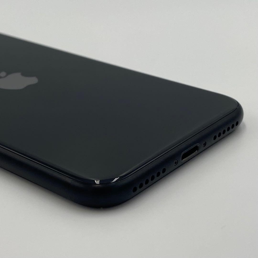 美品 Apple iPhone SE (MX9R2J/A)