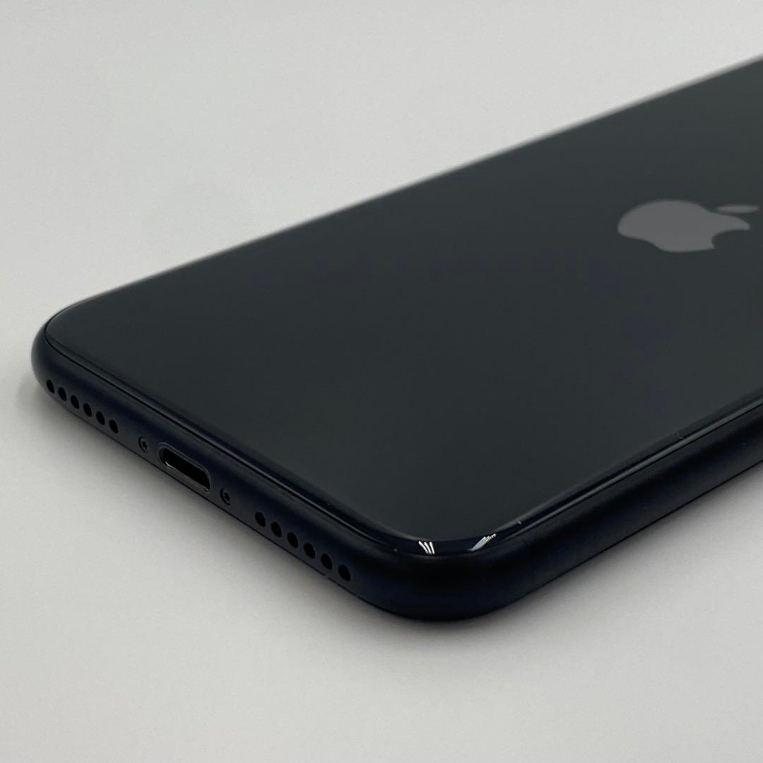 美品 Apple iPhone SE (MX9R2J/A)