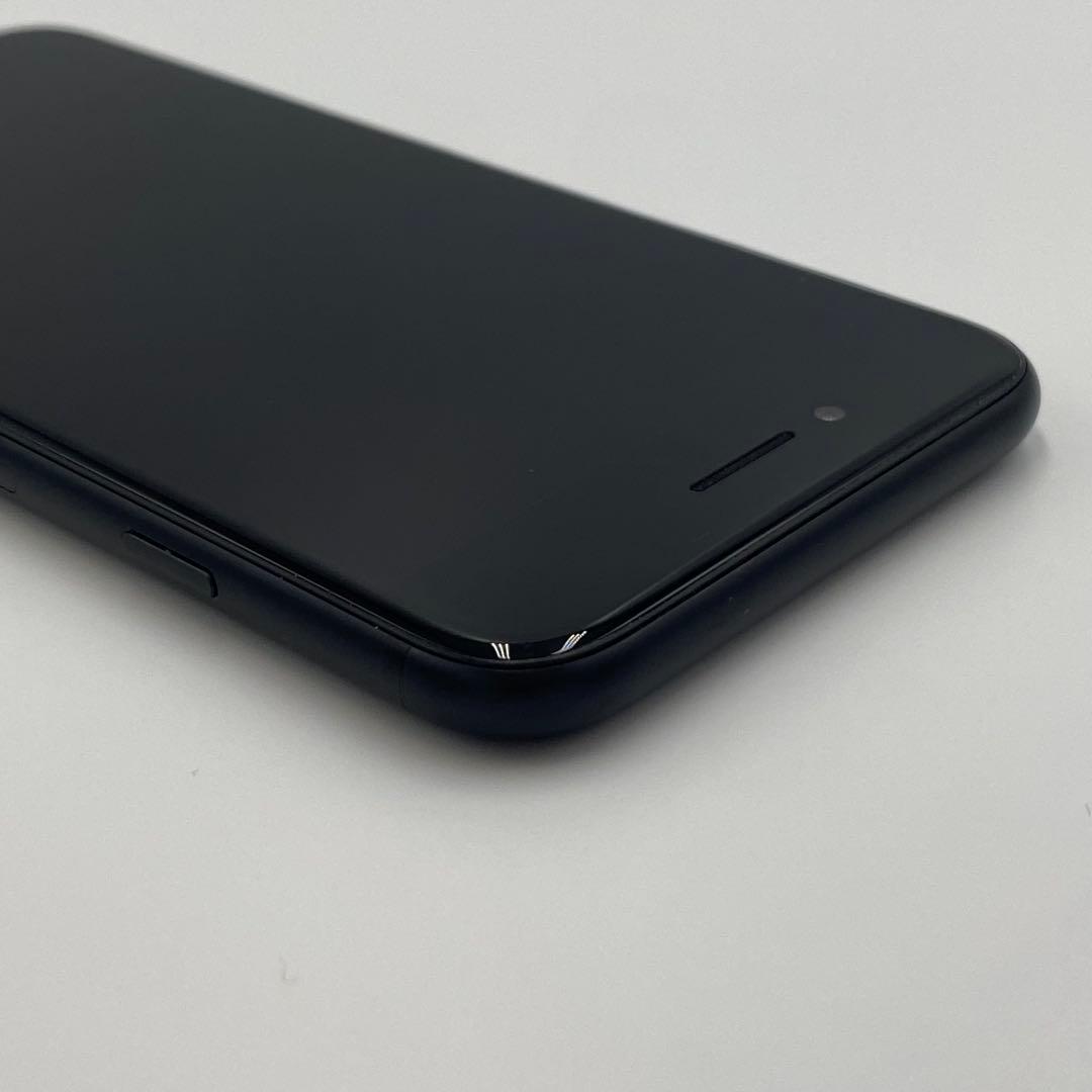 美品 Apple iPhone SE (MX9R2J/A)