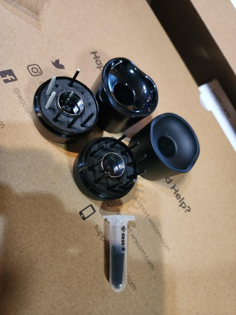 ‎Wacom ワコム 15.6インチ Cintiq 16 FHD