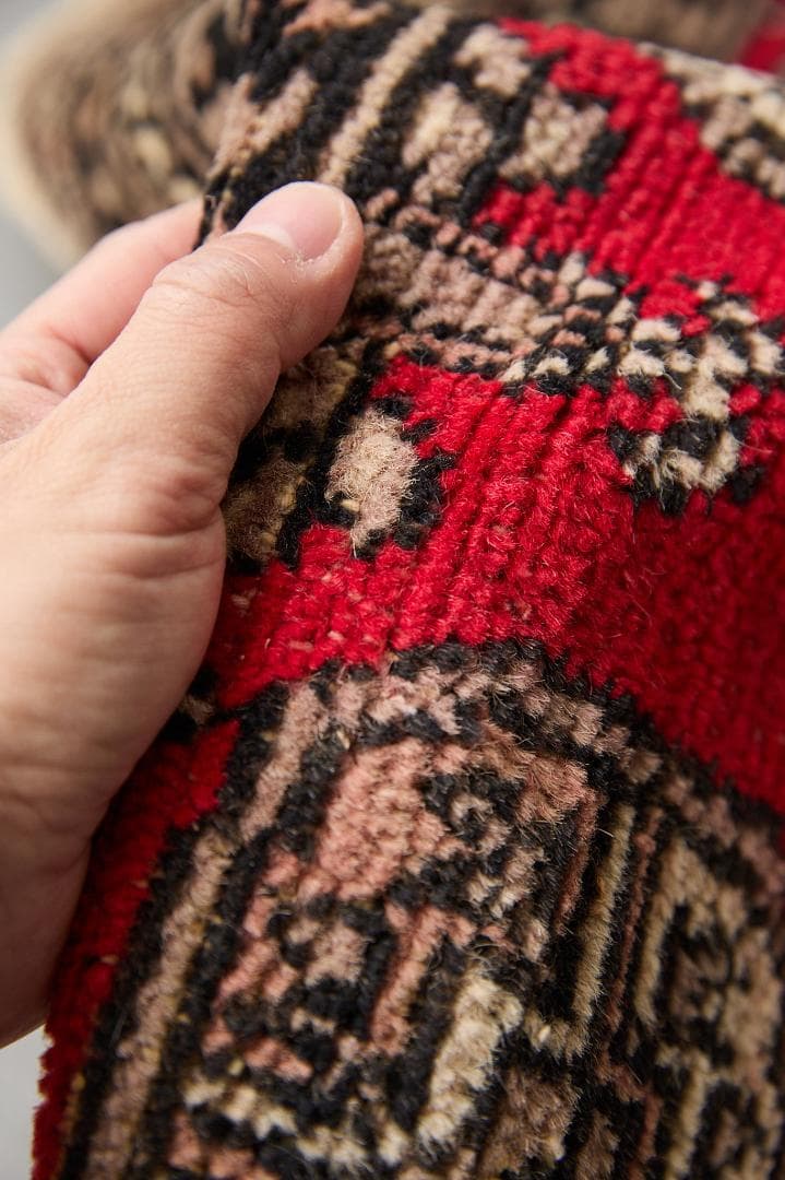 ヴィンテージラグ　トライバルラグ　パキスタン産（174×122cm）赤　ベージュ