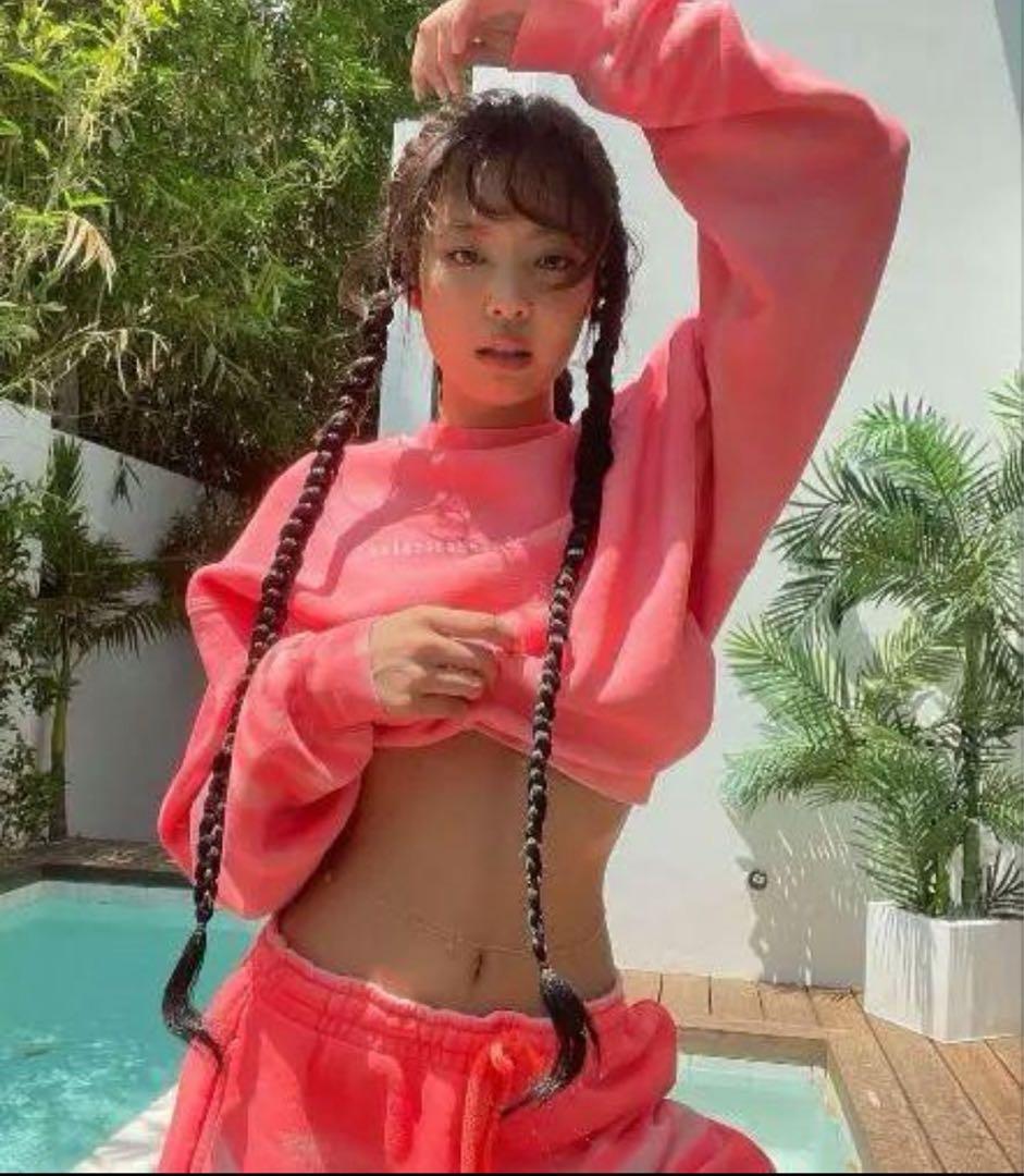 alexanderwangスウェット BLACKPINK JENNIE着用