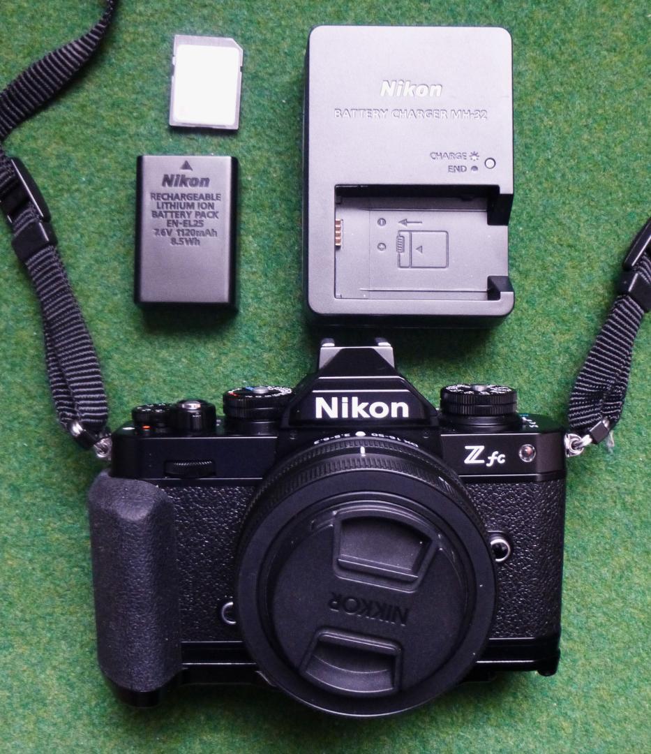 美品　Nikon Z fc ミラーレス一眼 レンズキット　おまけ付き