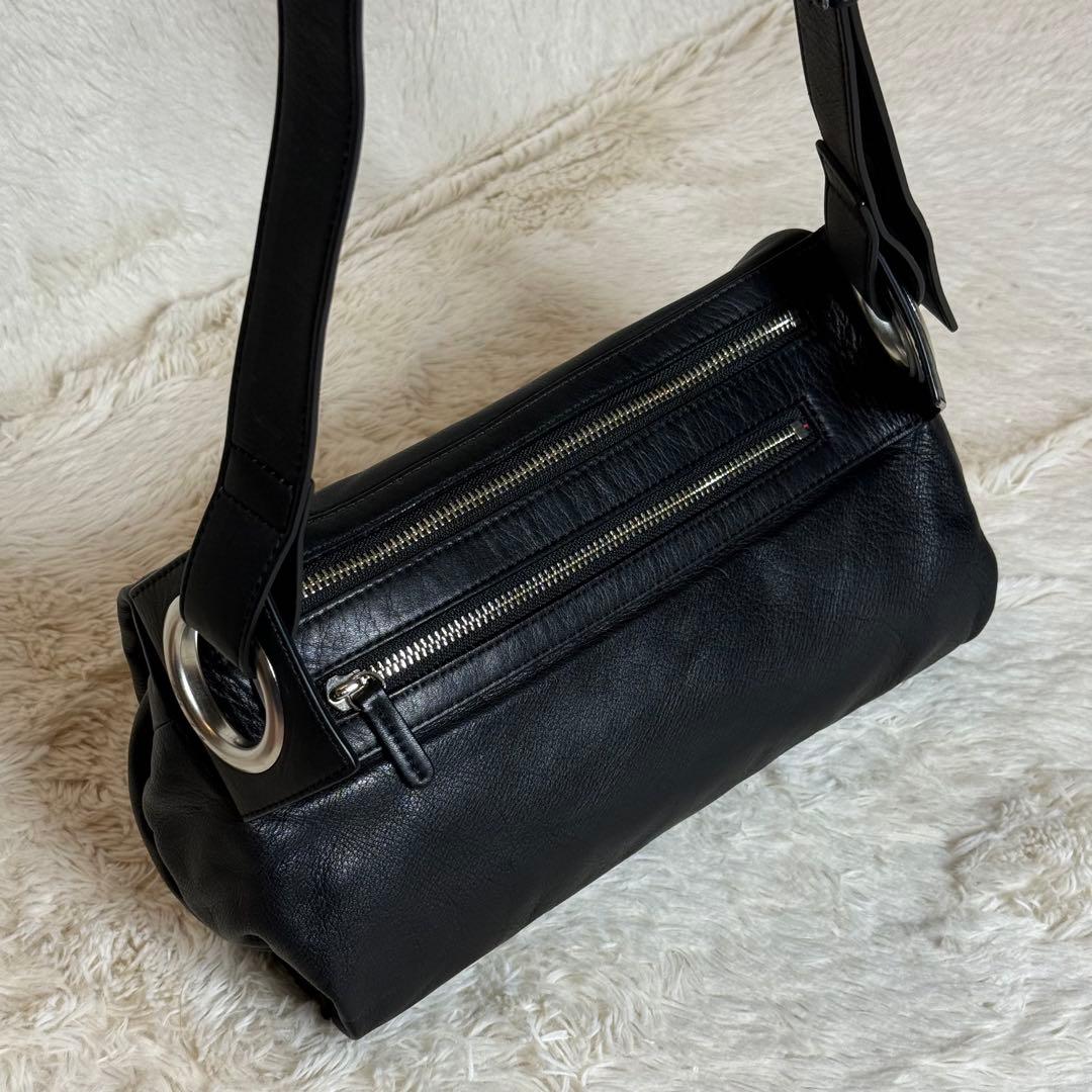 極美 カワカワ kawa-kawa レザー ボディバッグ 斜めがけ 肩掛け 金具