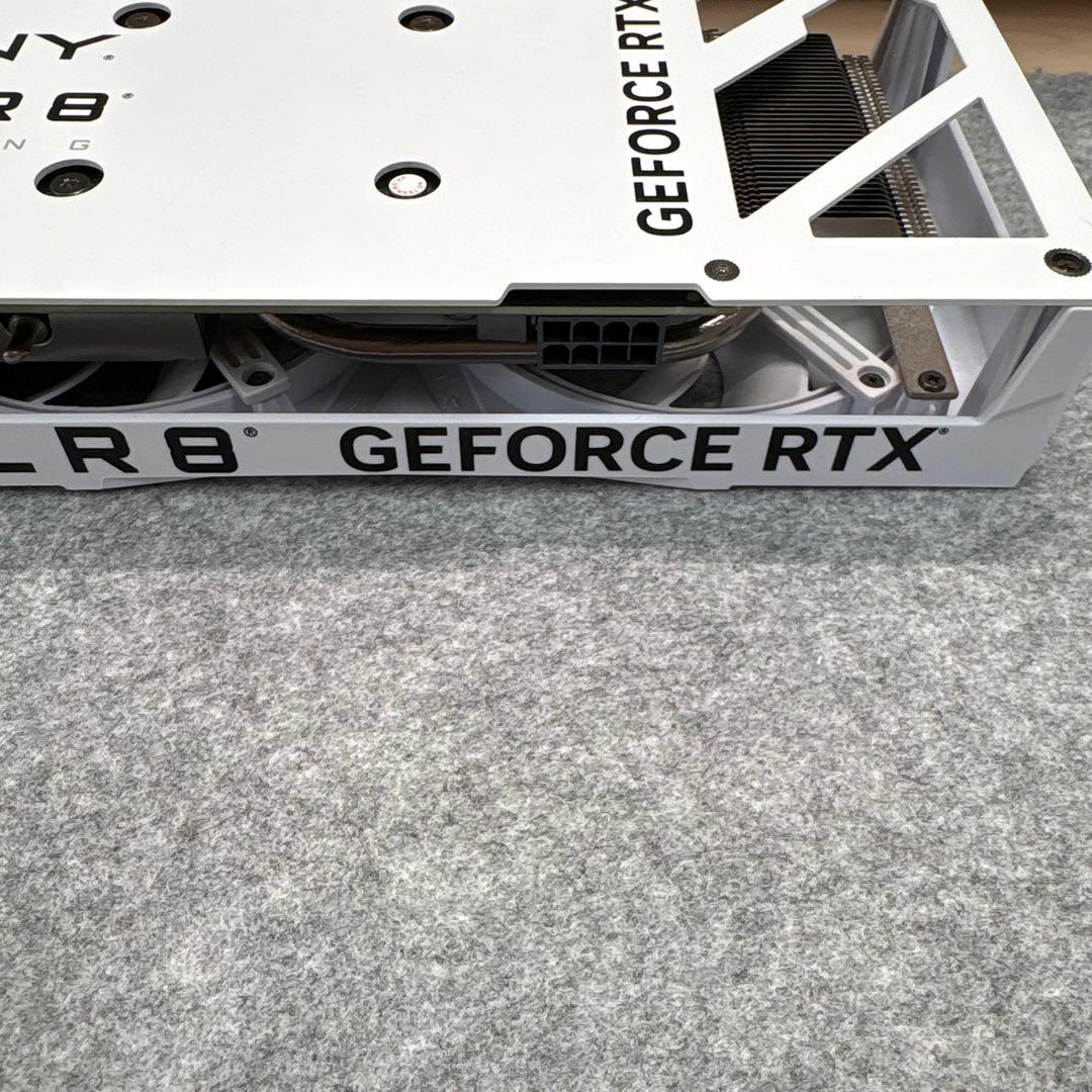 PNY GeForce RTX 4060 8GB ホワイトエディション